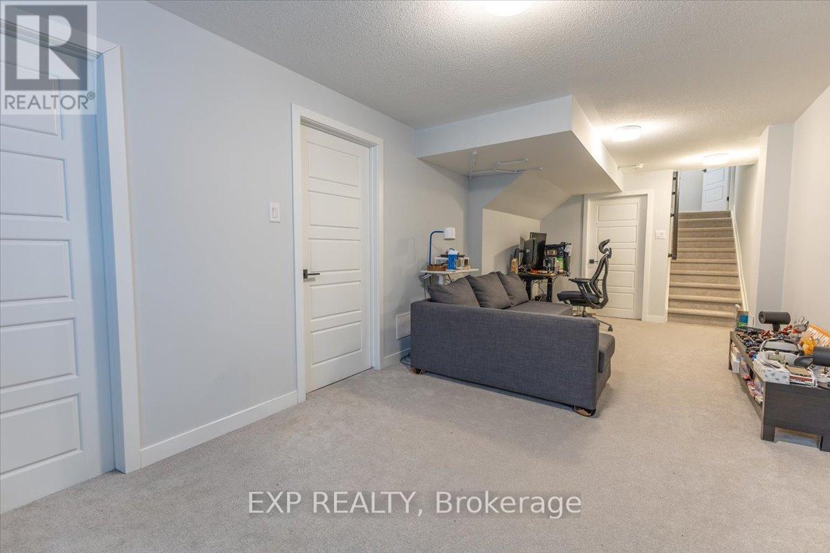 297 BILLRIAN CRESCENT - 22
