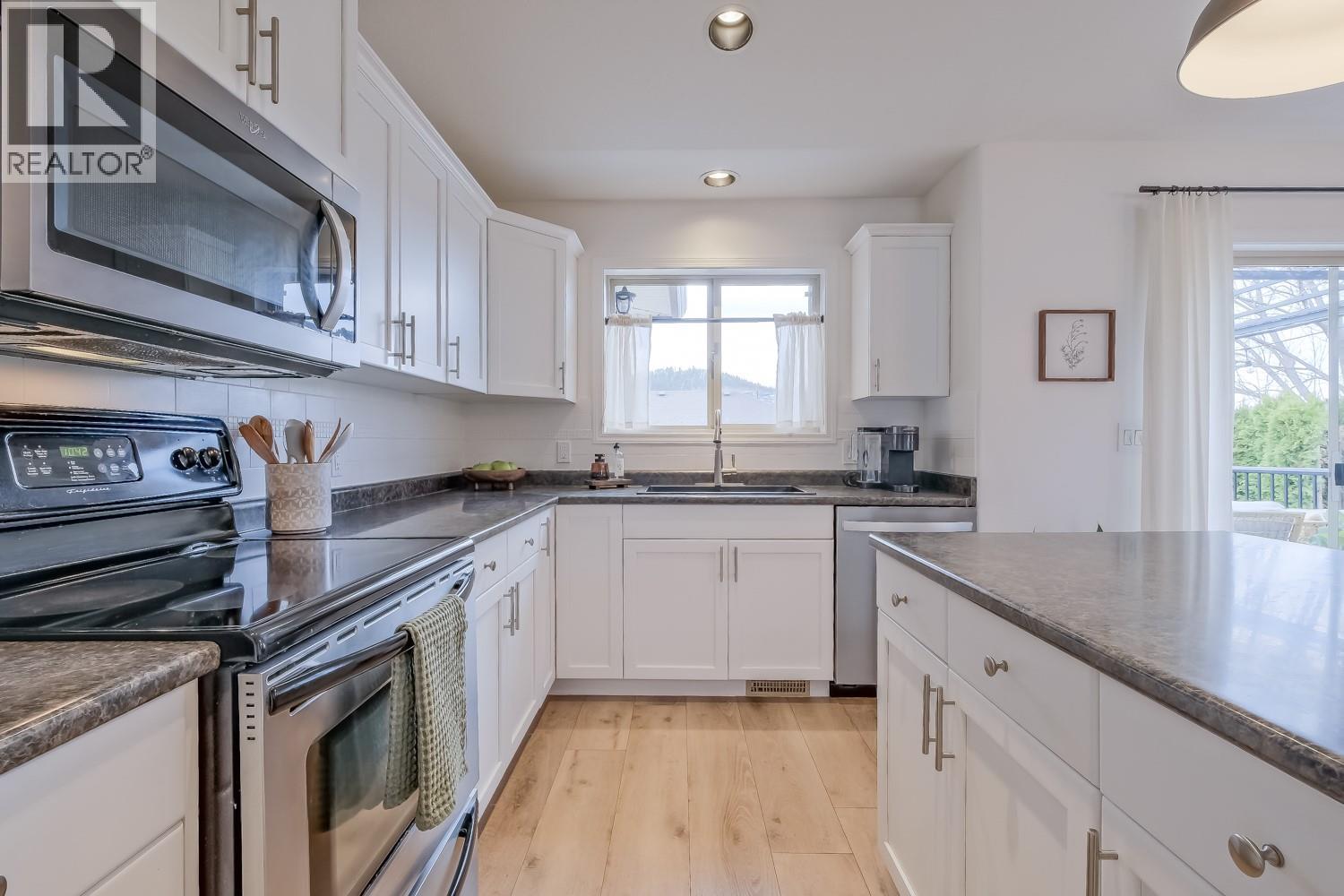 1509 FEEDHAM AVENUE - 11