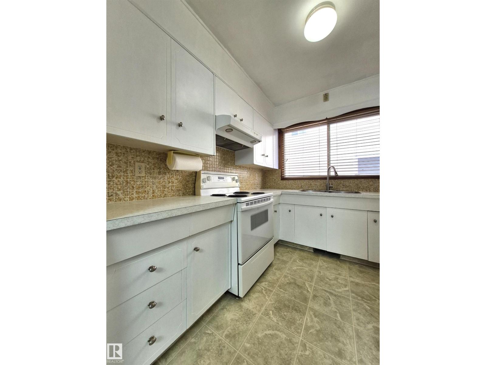 8725 152 ST NW, Edmonton