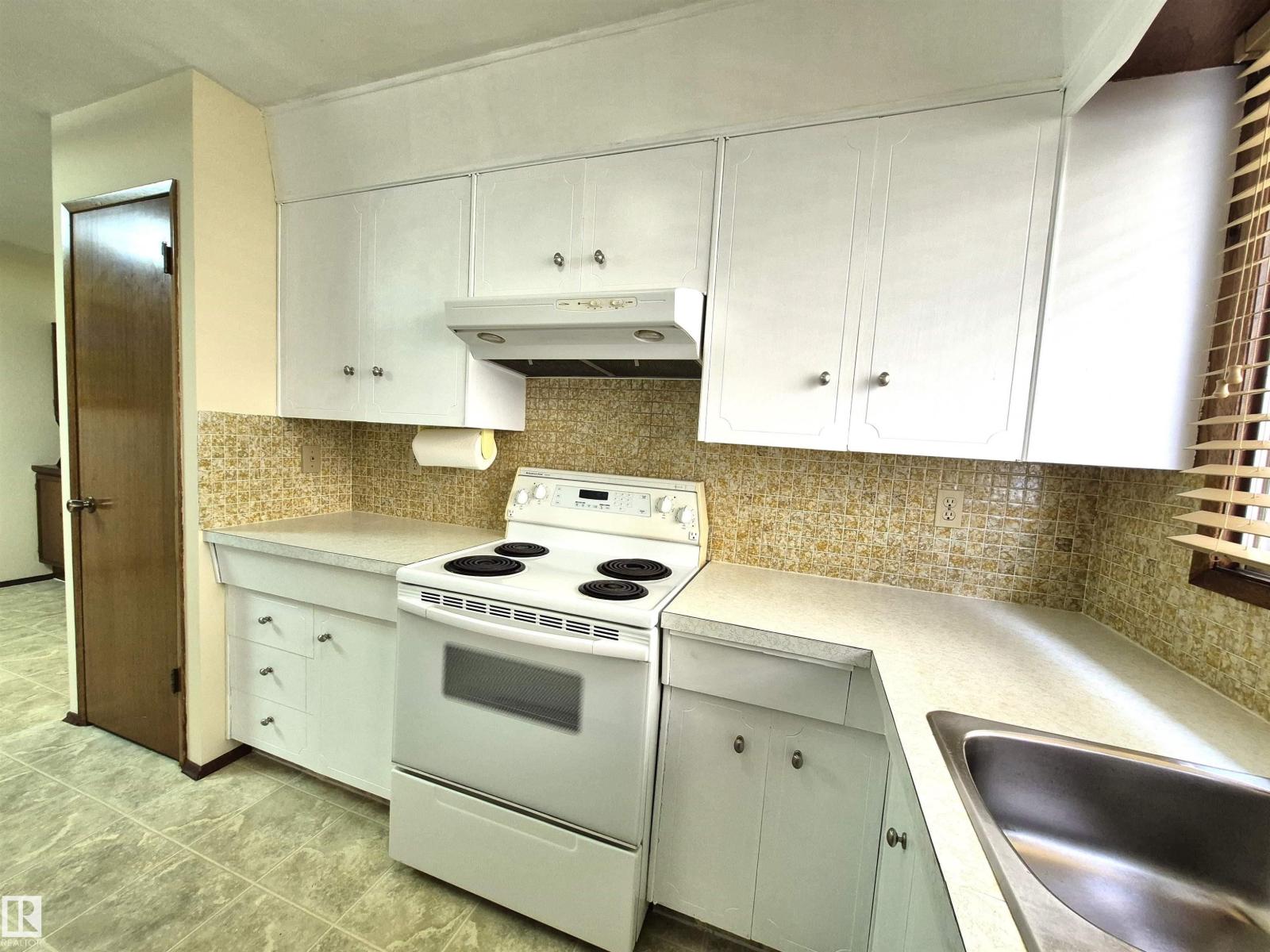 8725 152 ST NW, Edmonton