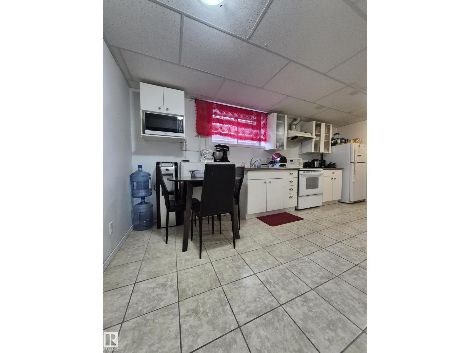 8725 152 ST NW, Edmonton