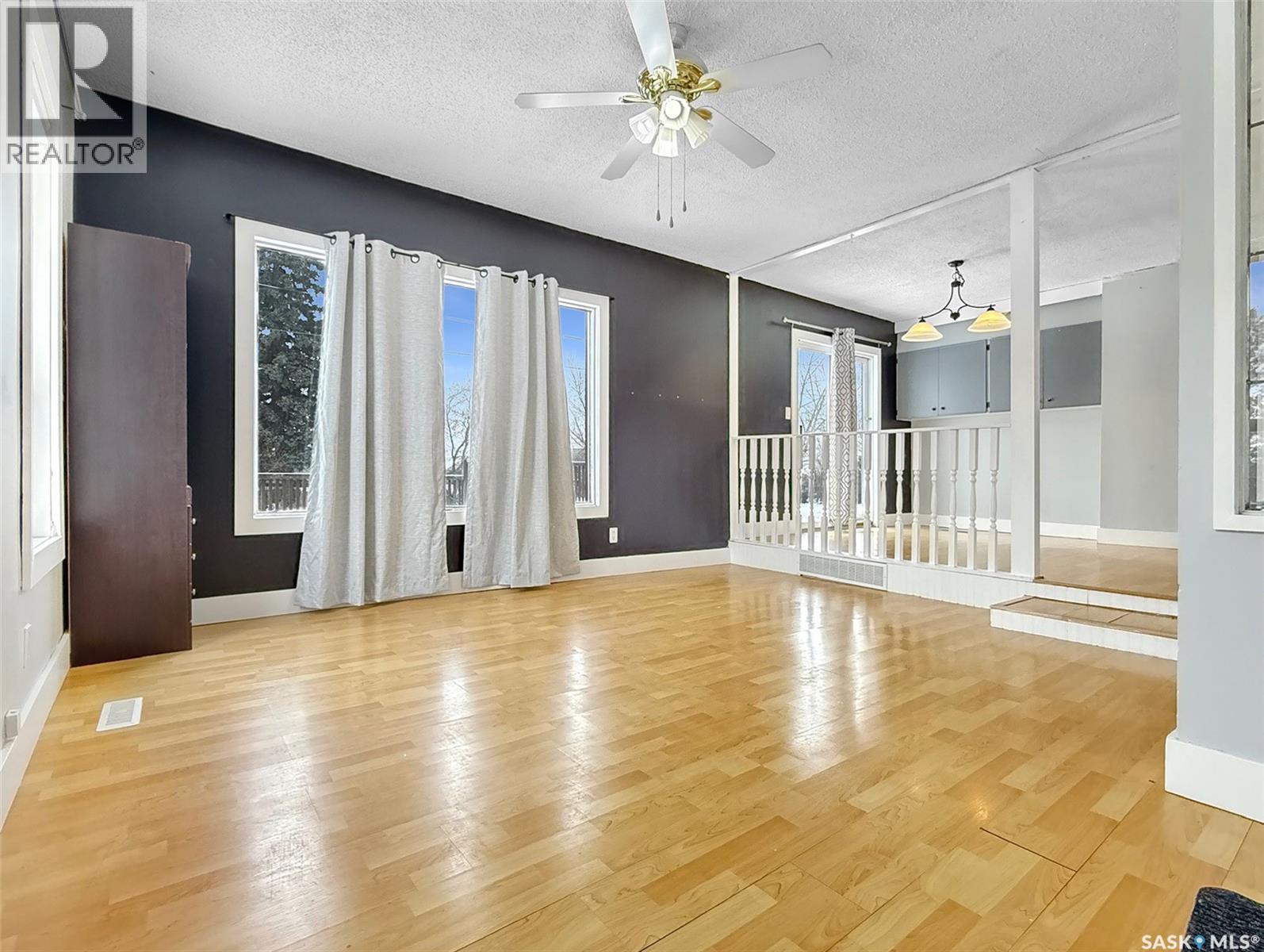 363 IRIS AVENUE - Image 3