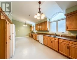 129 Marine Drive thumbnail 9