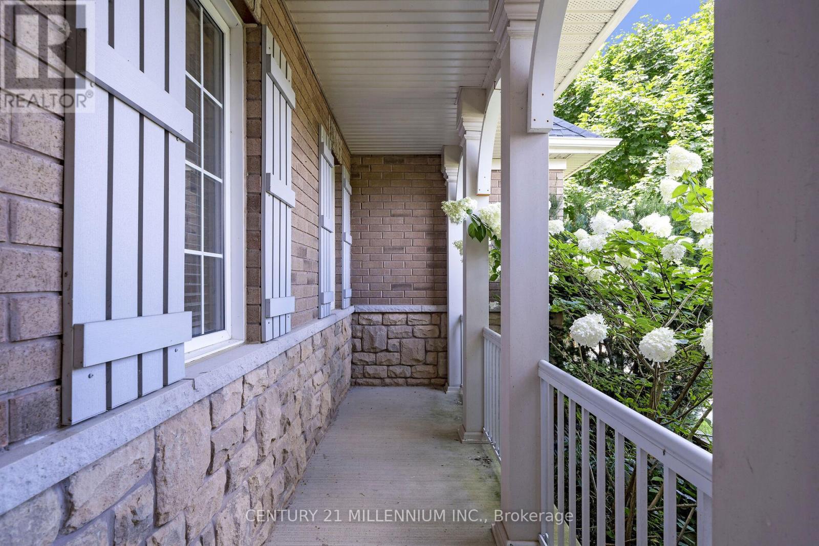 15 UPPER CANADA DRIVE - 11