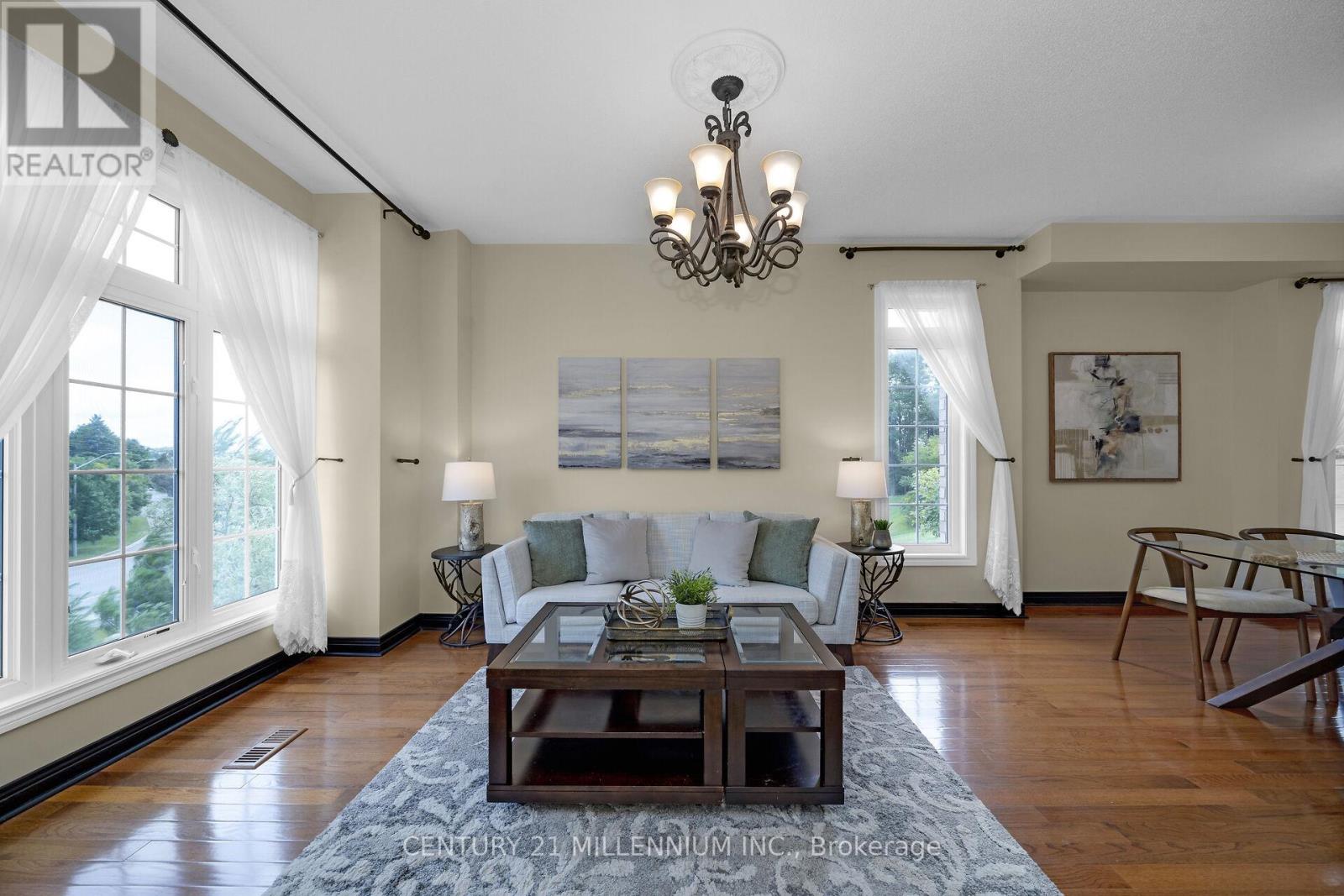 15 UPPER CANADA DRIVE - 12