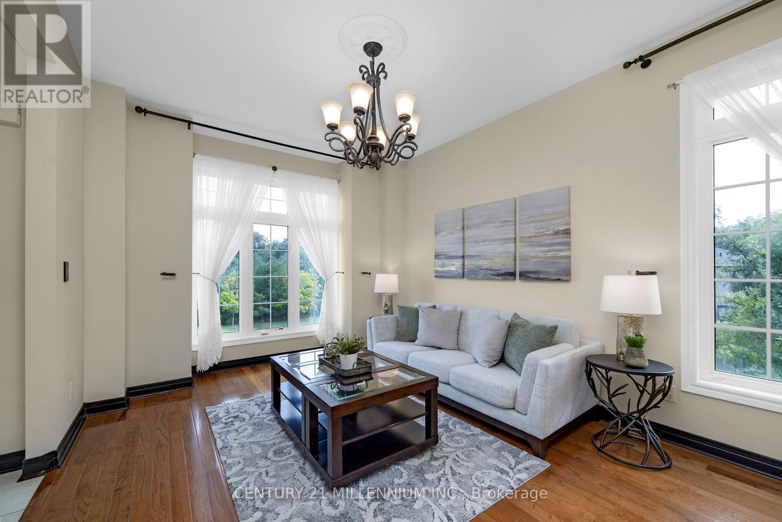 15 UPPER CANADA DRIVE - 13