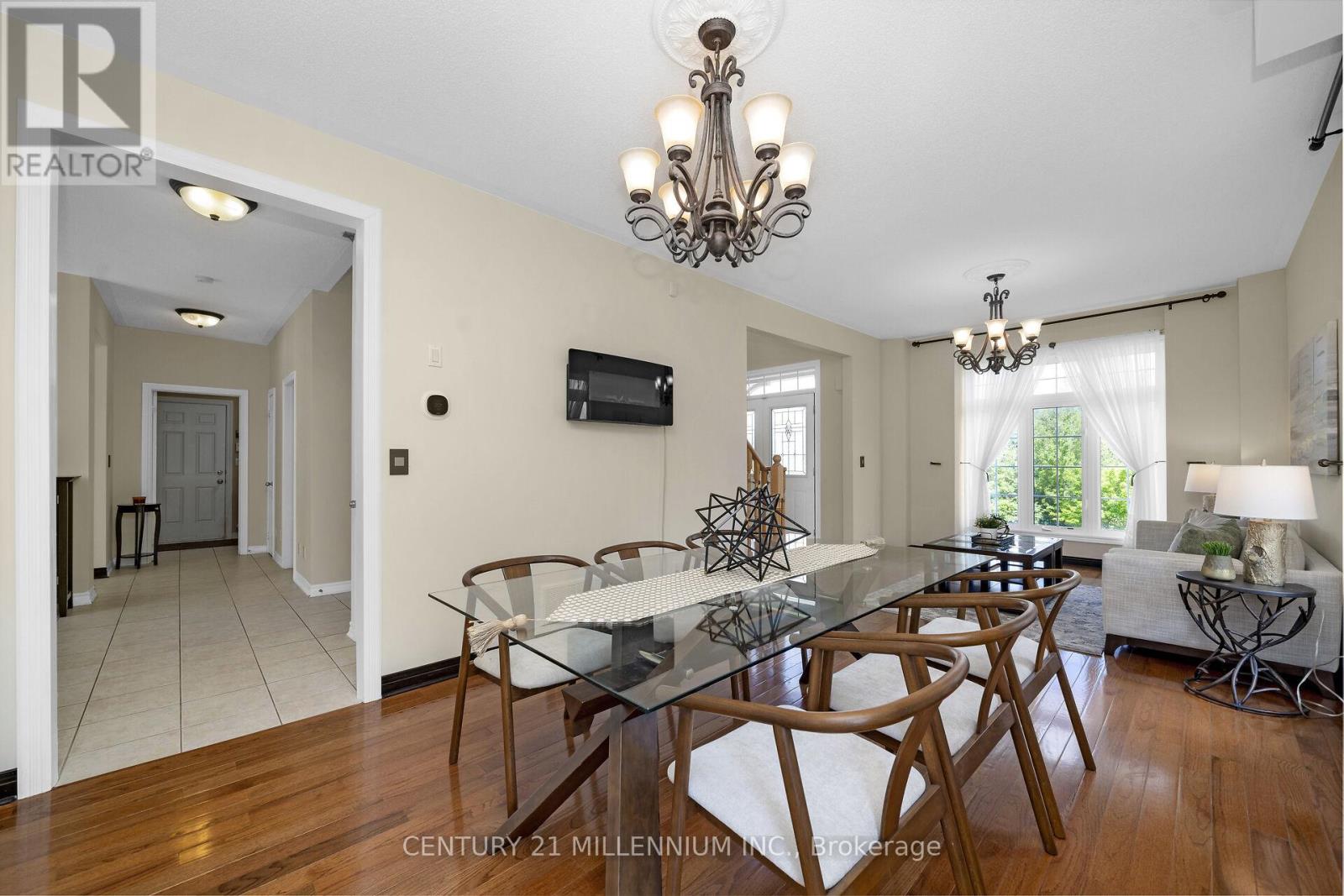 15 UPPER CANADA DRIVE - 16