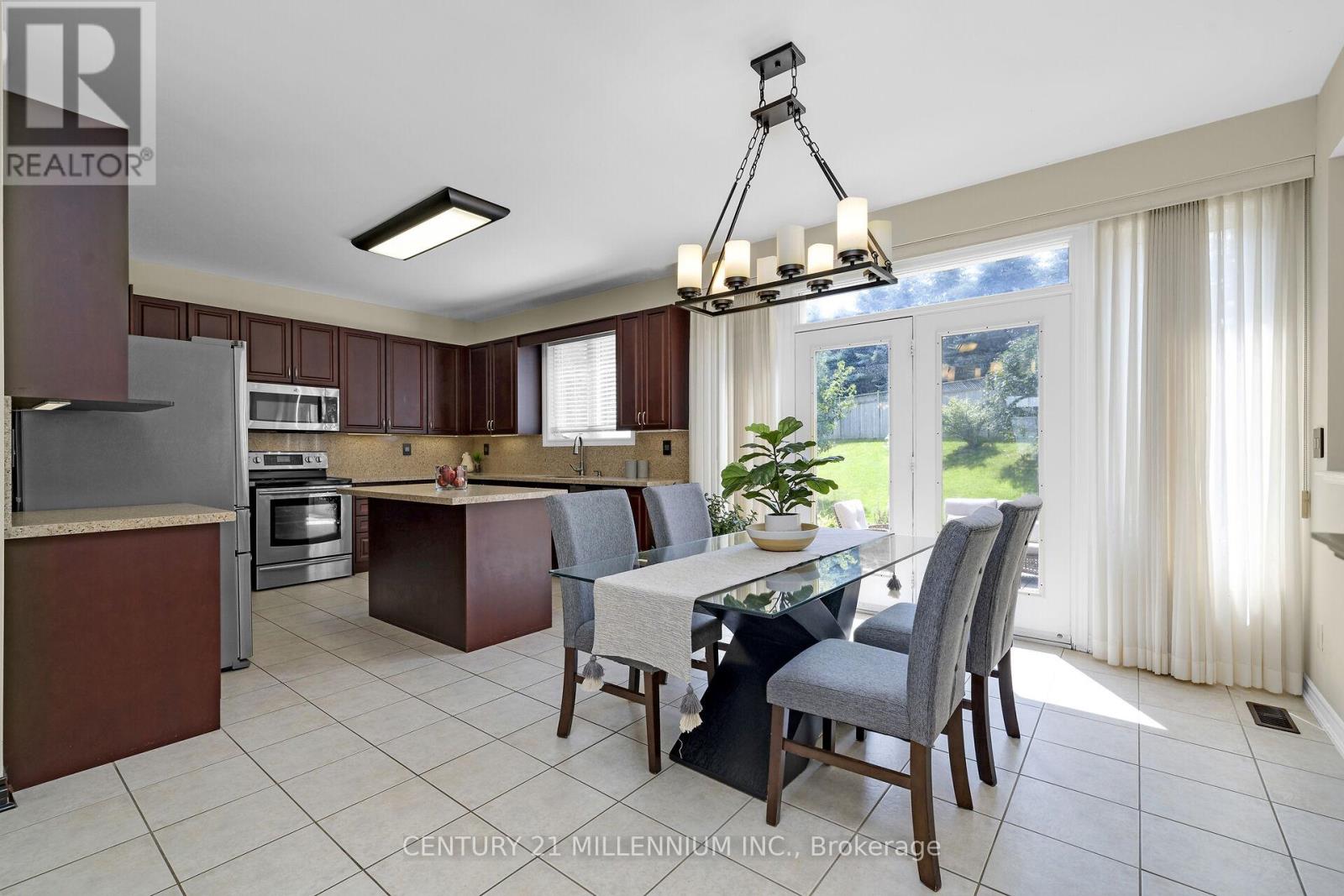 15 UPPER CANADA DRIVE - 17