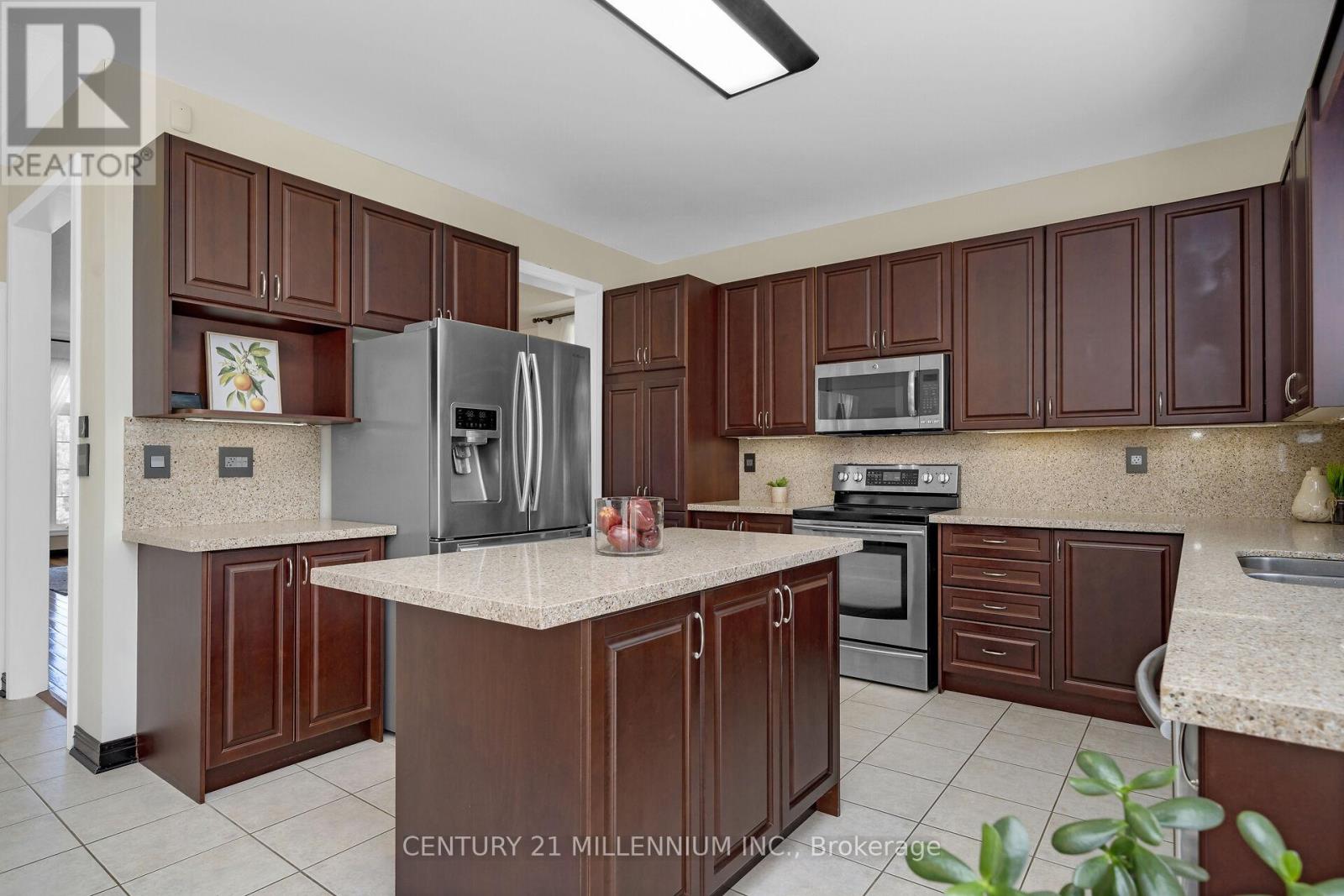 15 UPPER CANADA DRIVE - 19