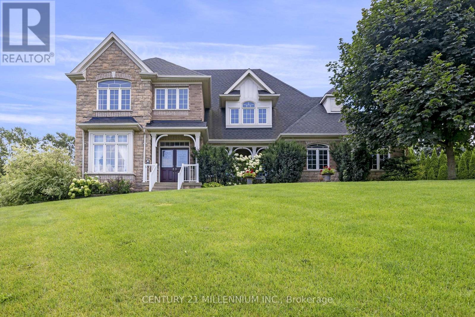 15 UPPER CANADA DRIVE - 2