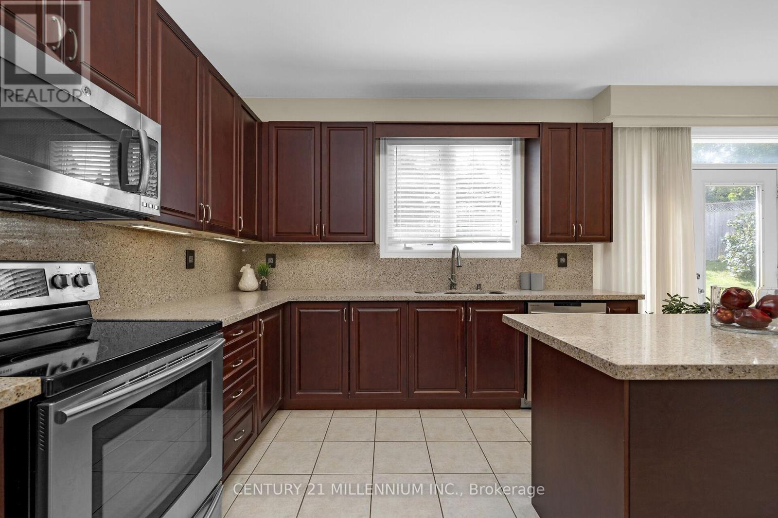 15 UPPER CANADA DRIVE - 21