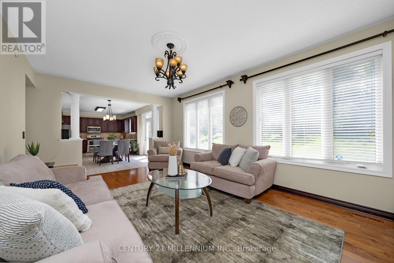 15 UPPER CANADA DRIVE - 24
