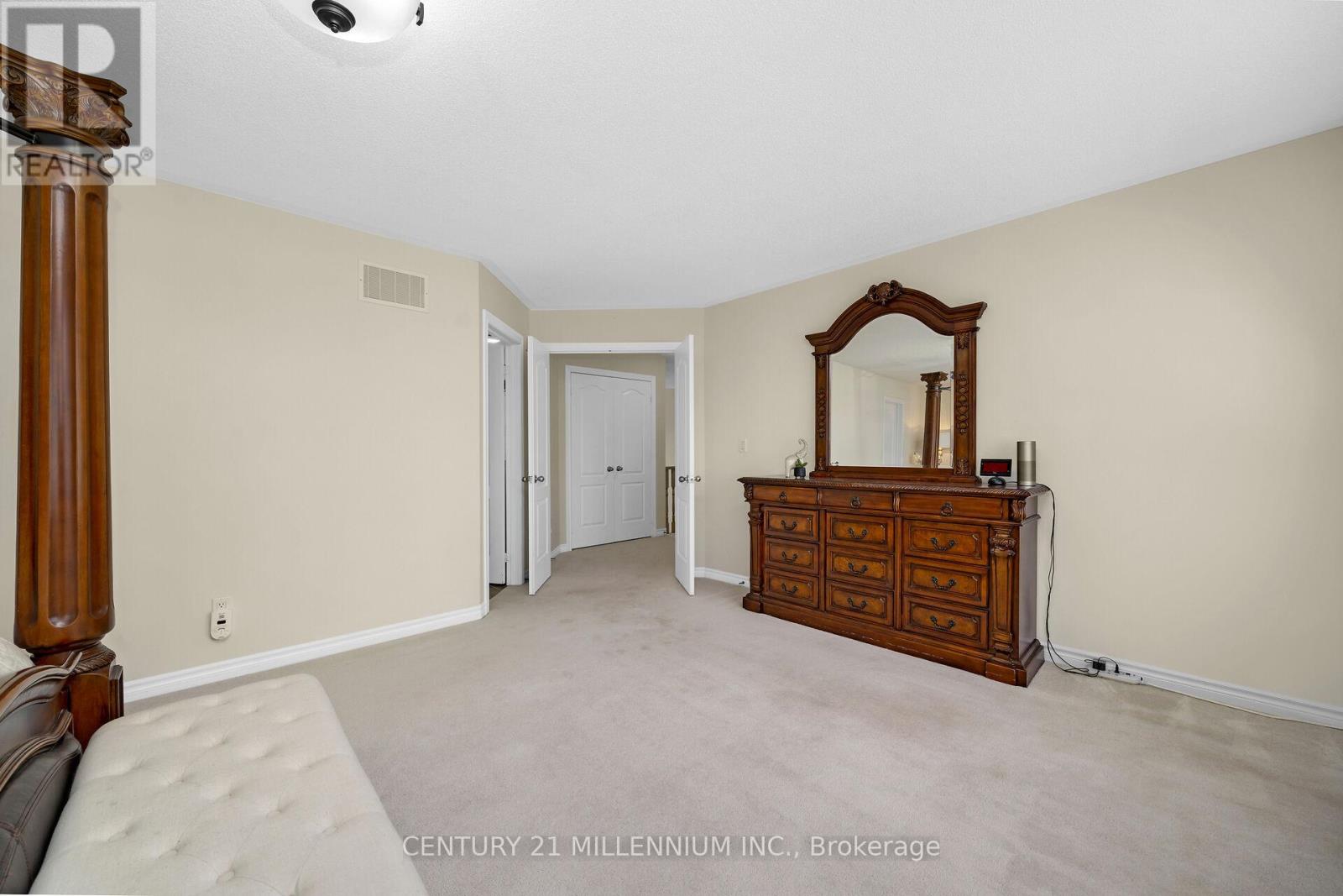 15 UPPER CANADA DRIVE - 29