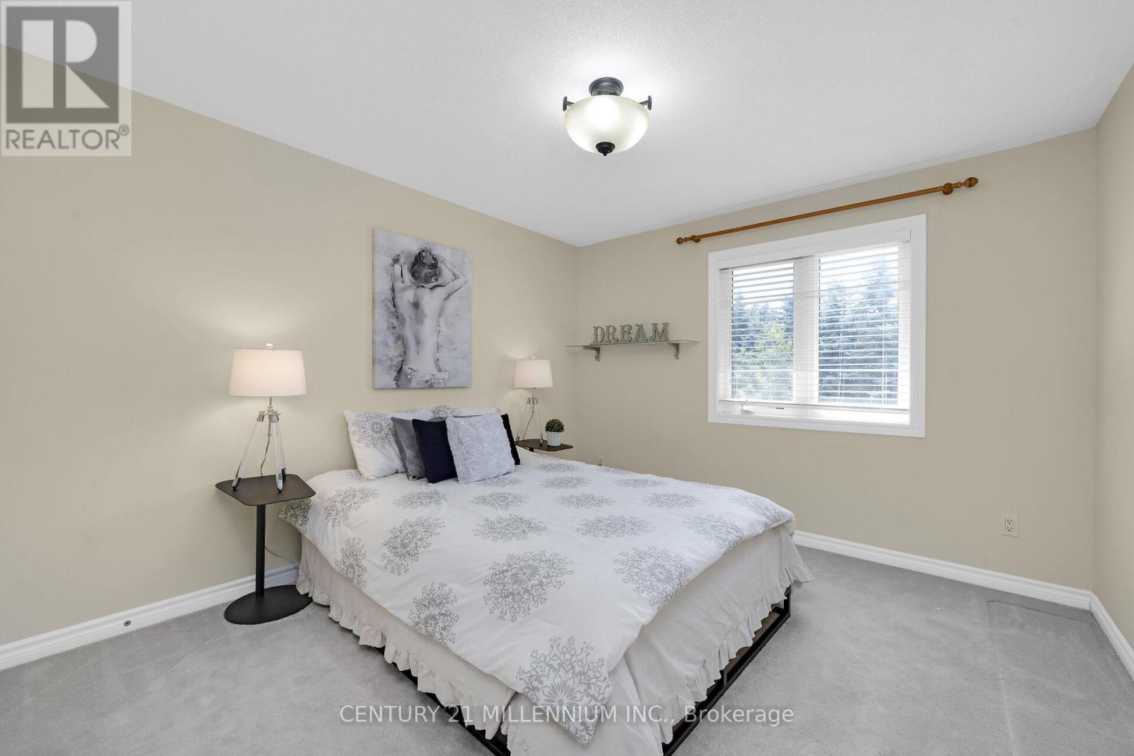 15 UPPER CANADA DRIVE - 32