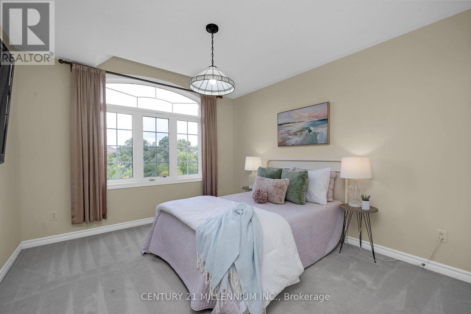 15 UPPER CANADA DRIVE - 33