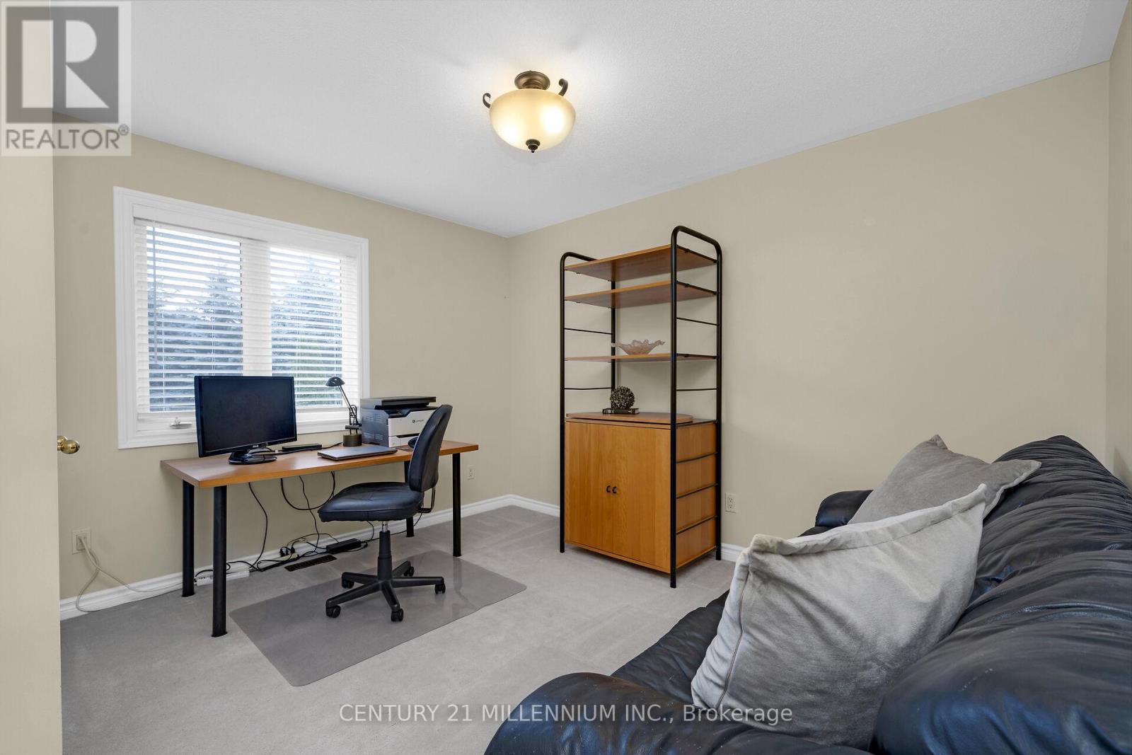 15 UPPER CANADA DRIVE - 34