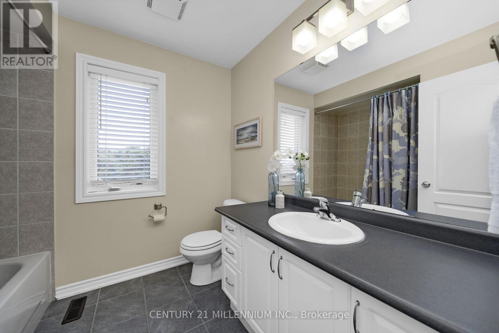 15 UPPER CANADA DRIVE - 35