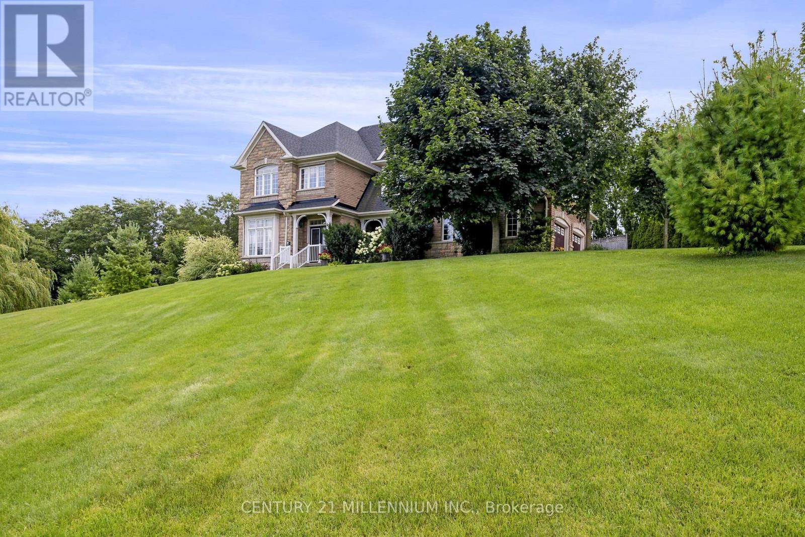 15 UPPER CANADA DRIVE - 4
