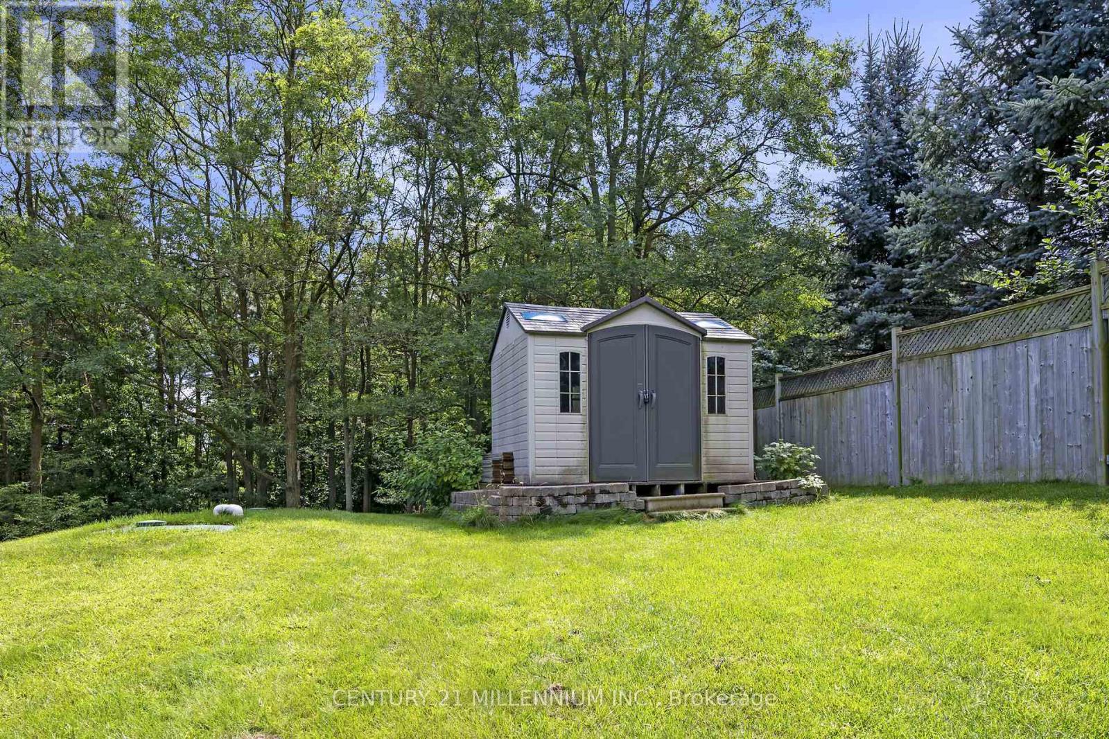 15 UPPER CANADA DRIVE - 41