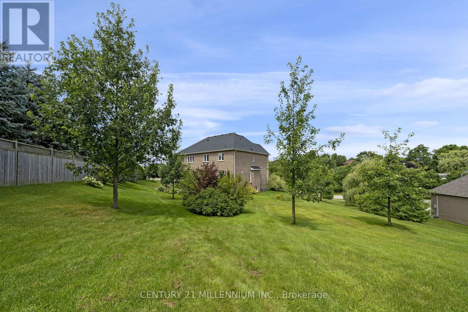 15 UPPER CANADA DRIVE - 42