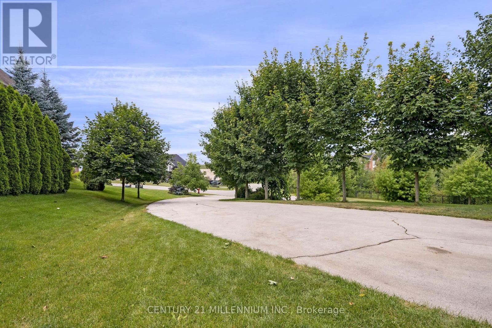 15 UPPER CANADA DRIVE - 43