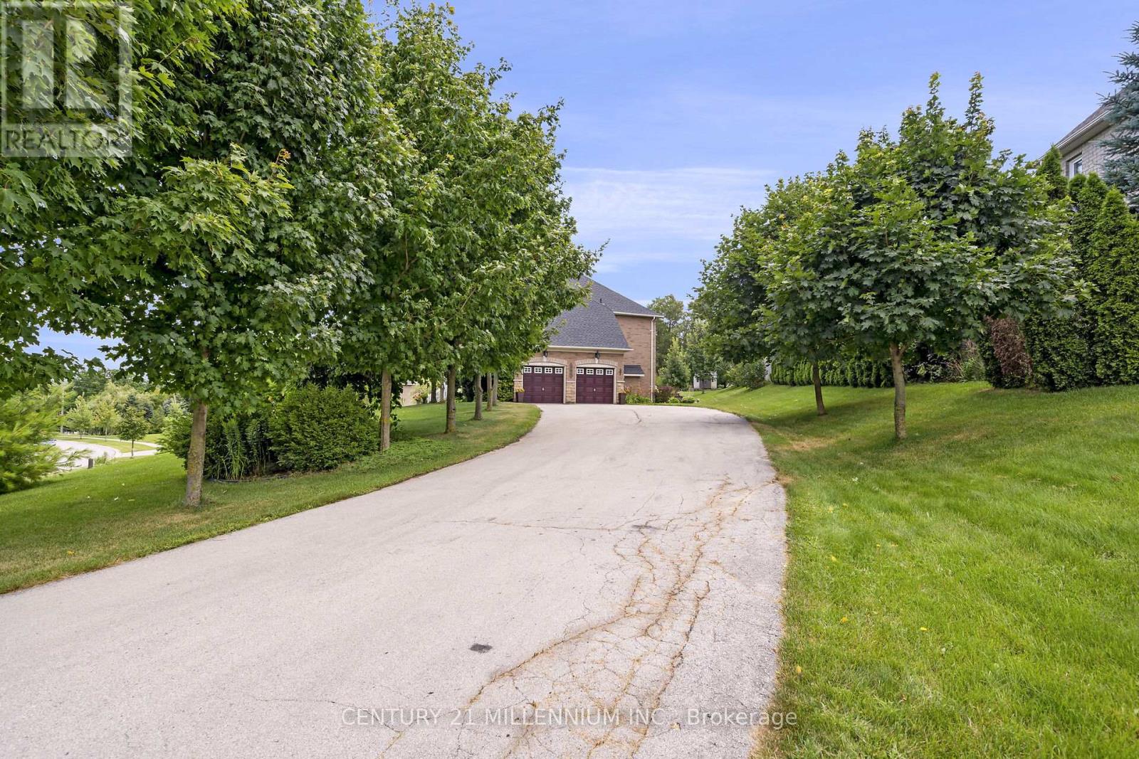 15 UPPER CANADA DRIVE - 44