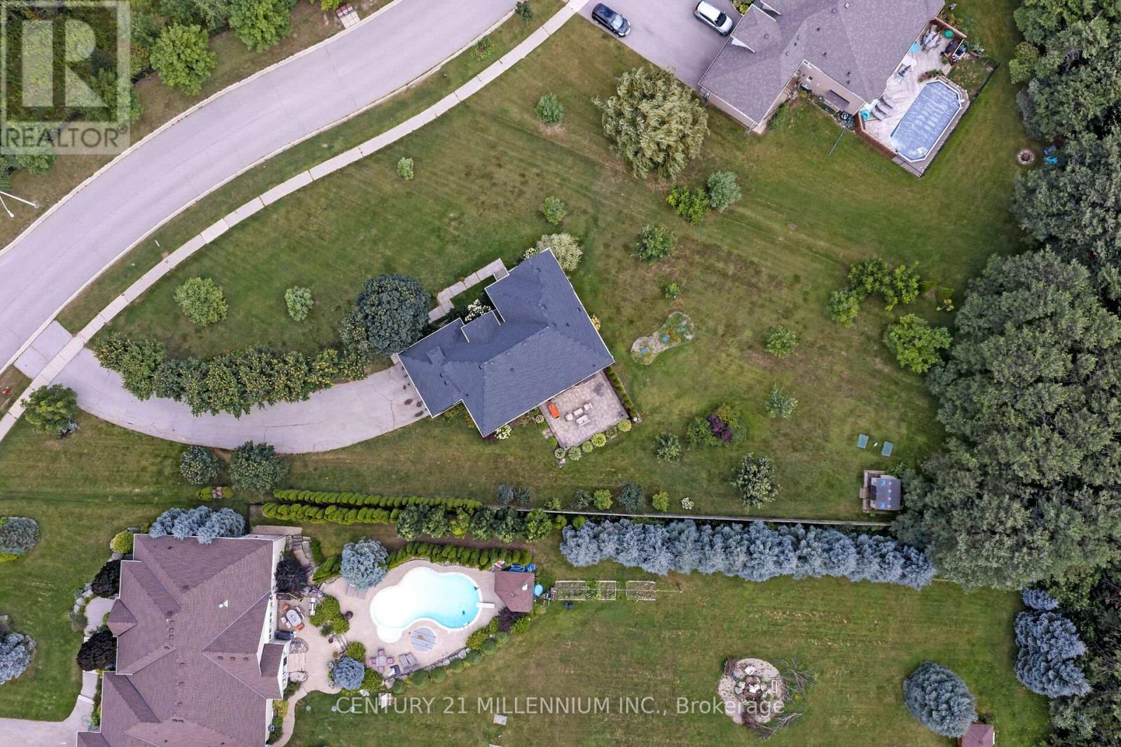 15 UPPER CANADA DRIVE - 46