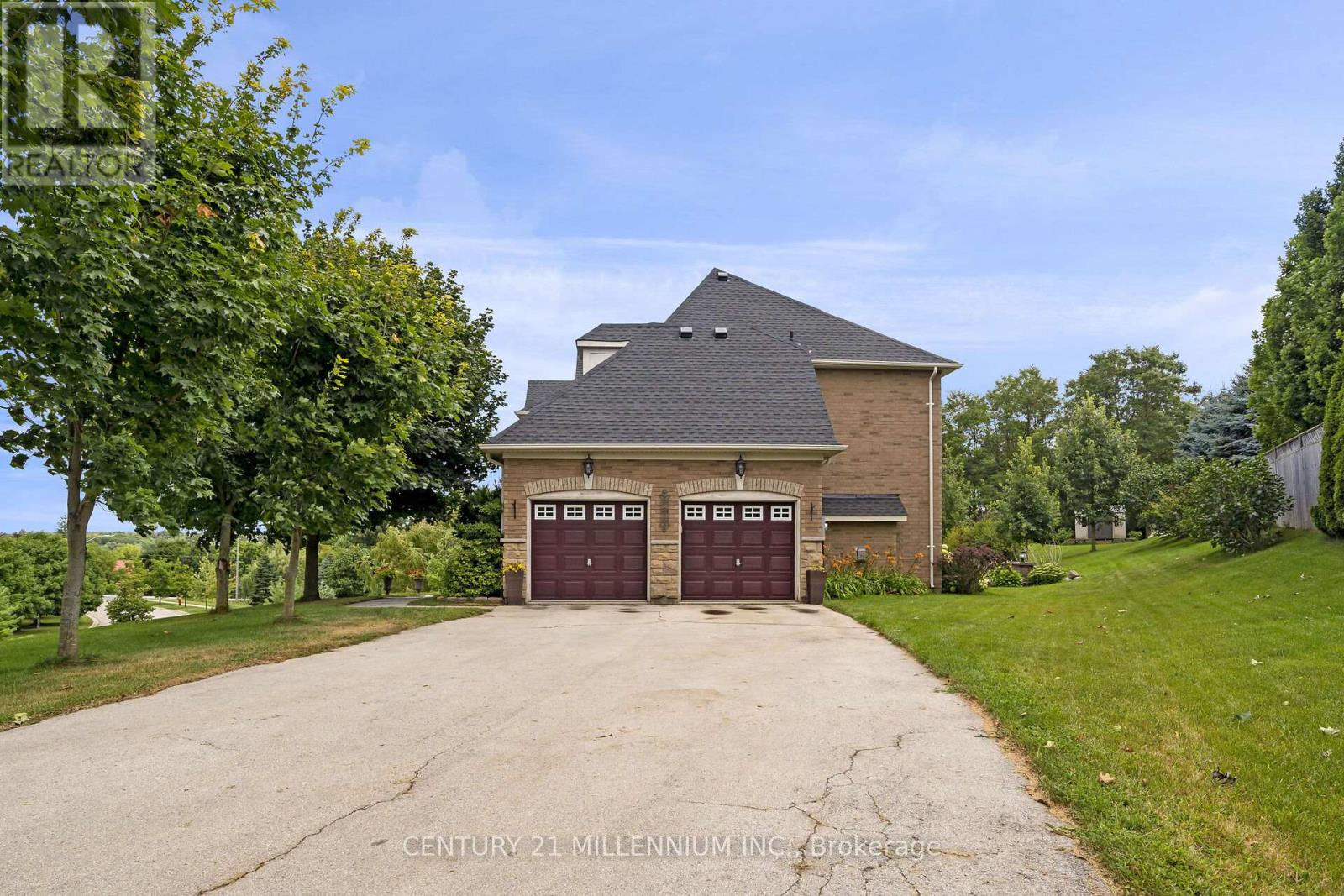 15 UPPER CANADA DRIVE - 7