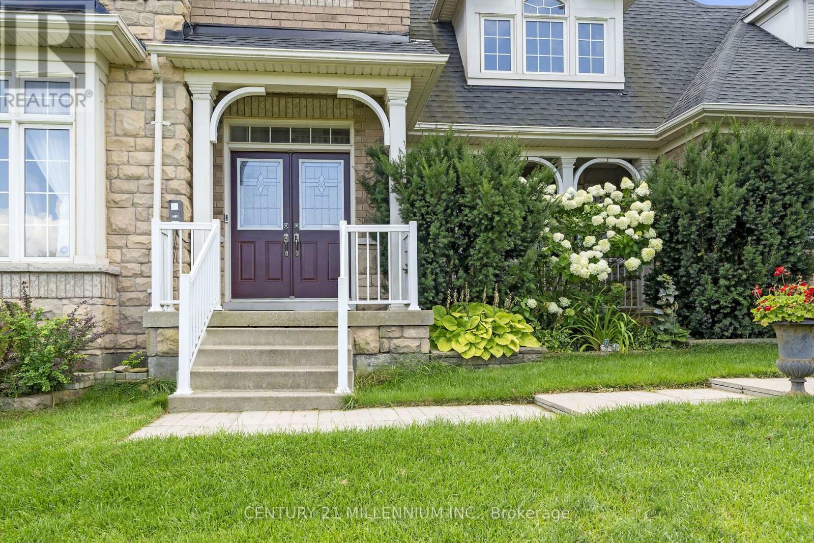 15 UPPER CANADA DRIVE - 8