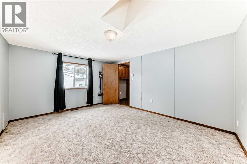 Single Family House Mobile Home for Sale in  Burroughs Circle NE Monterey Park Calgary 