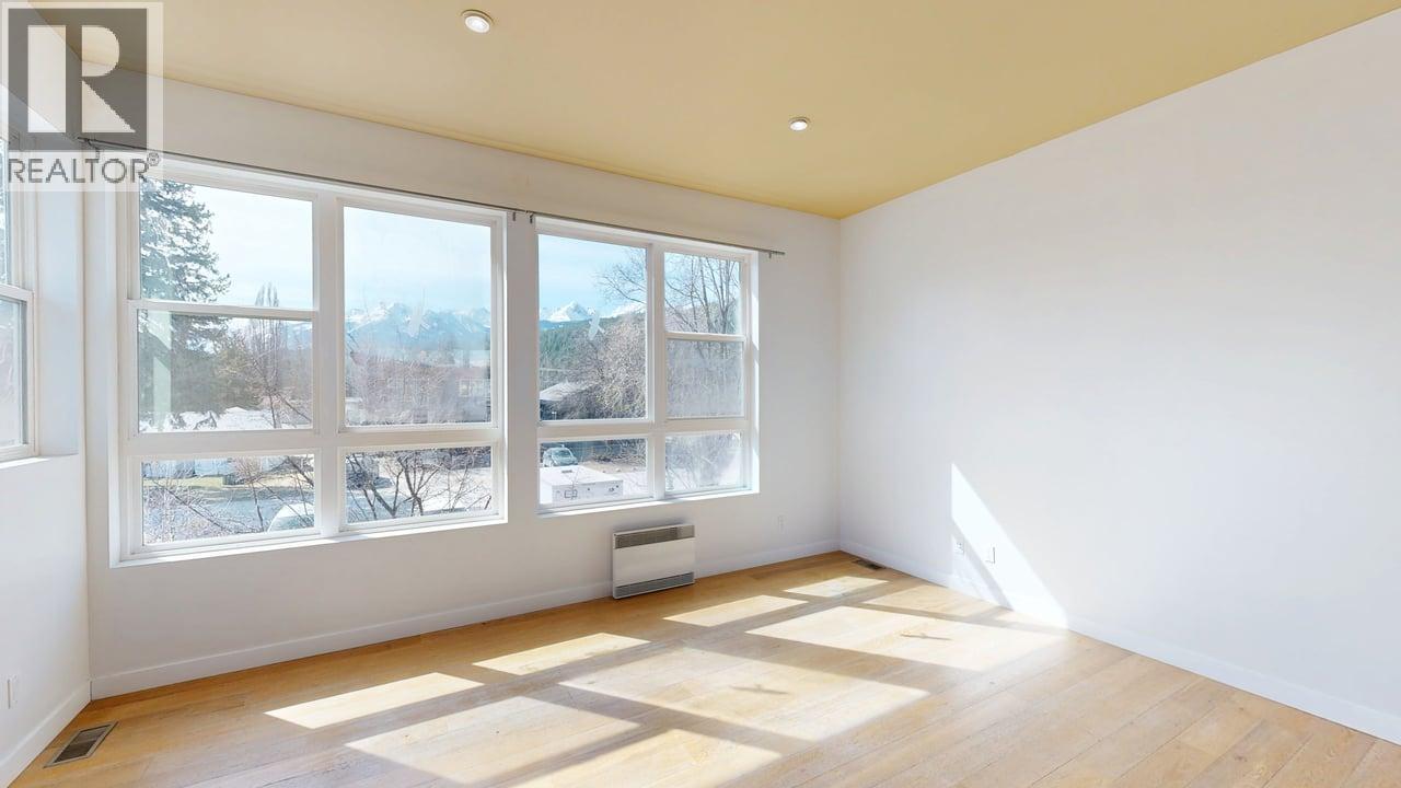 #B 503 10TH STREET S - 14