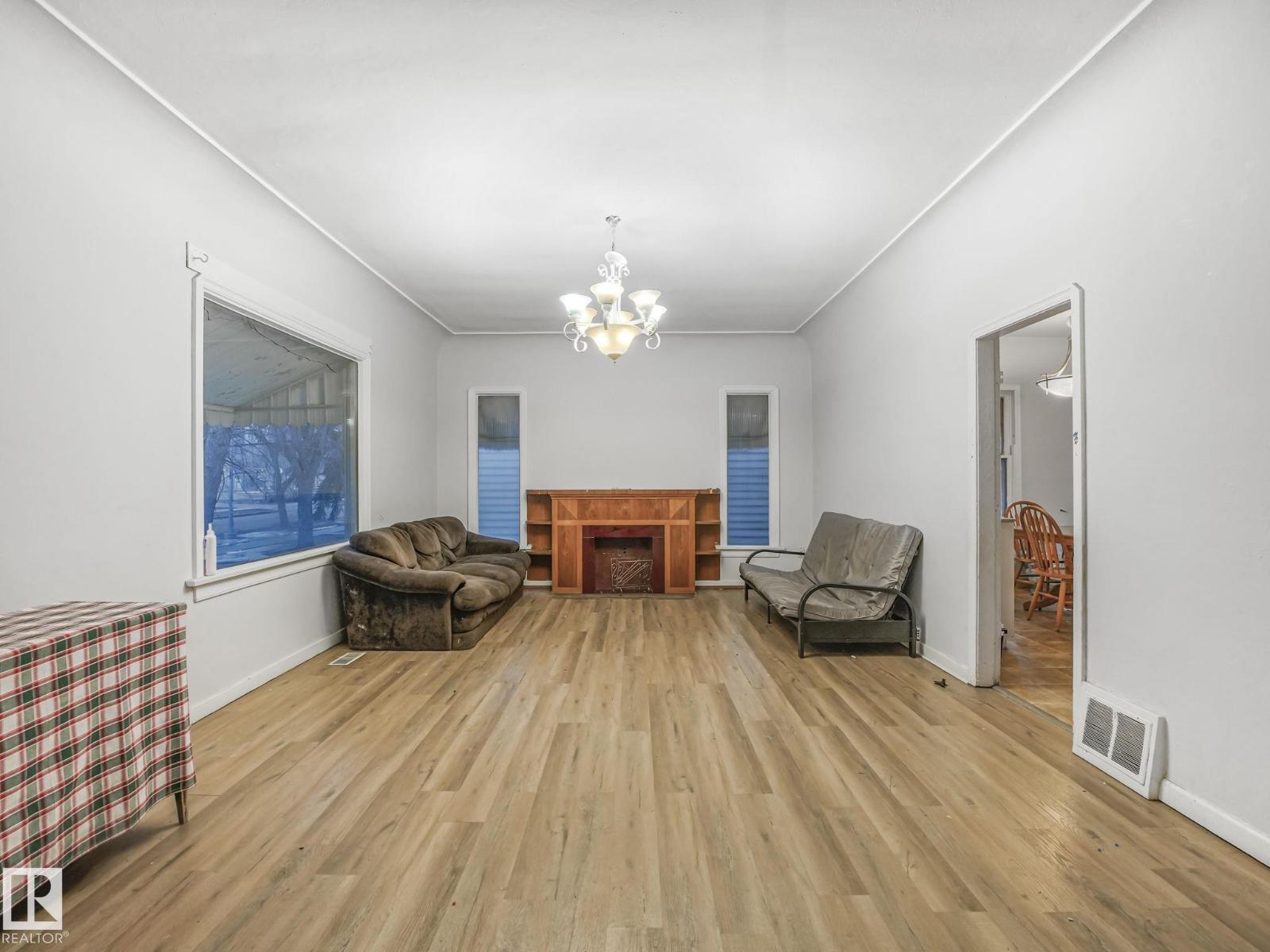 10958 & 52 & 48 108 ST NW - 10