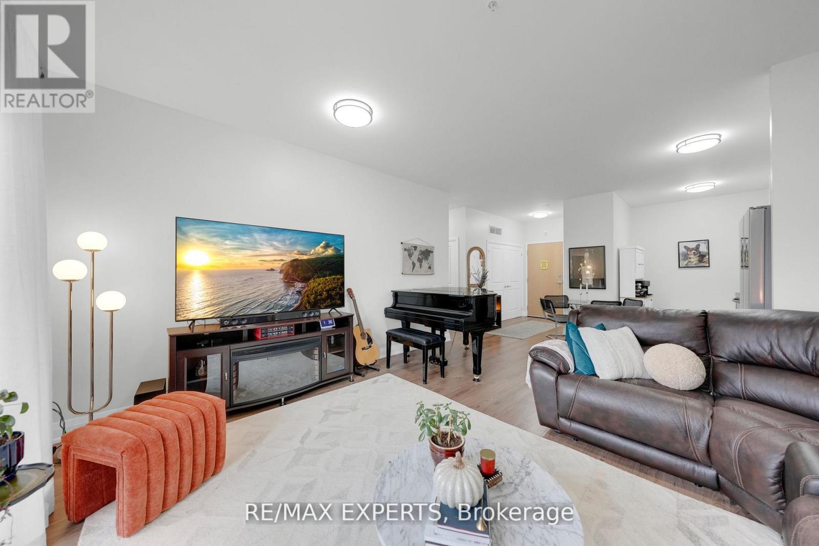 #205 64 QUEEN STREET S - 14