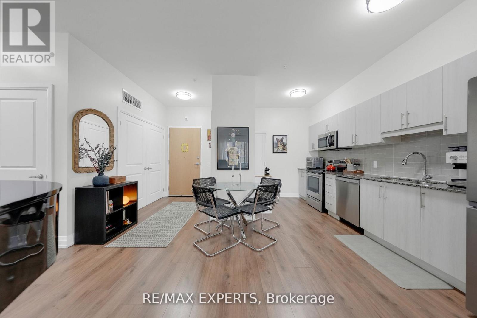 #205 64 QUEEN STREET S - 15