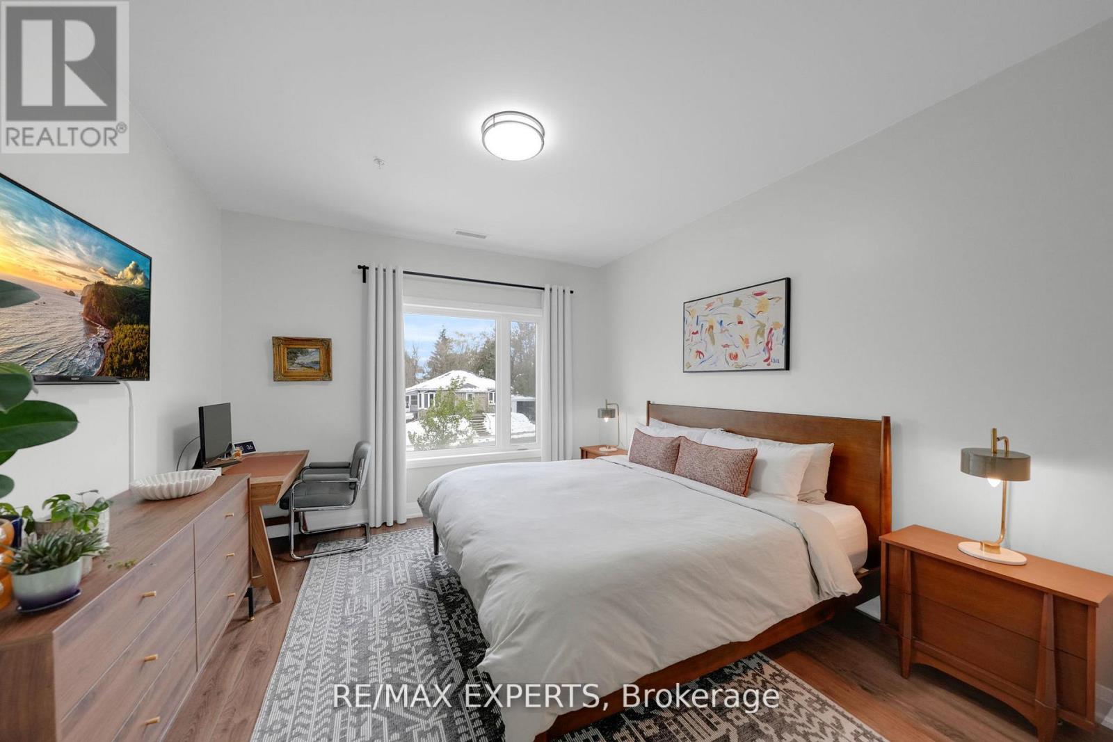 #205 64 QUEEN STREET S - 20