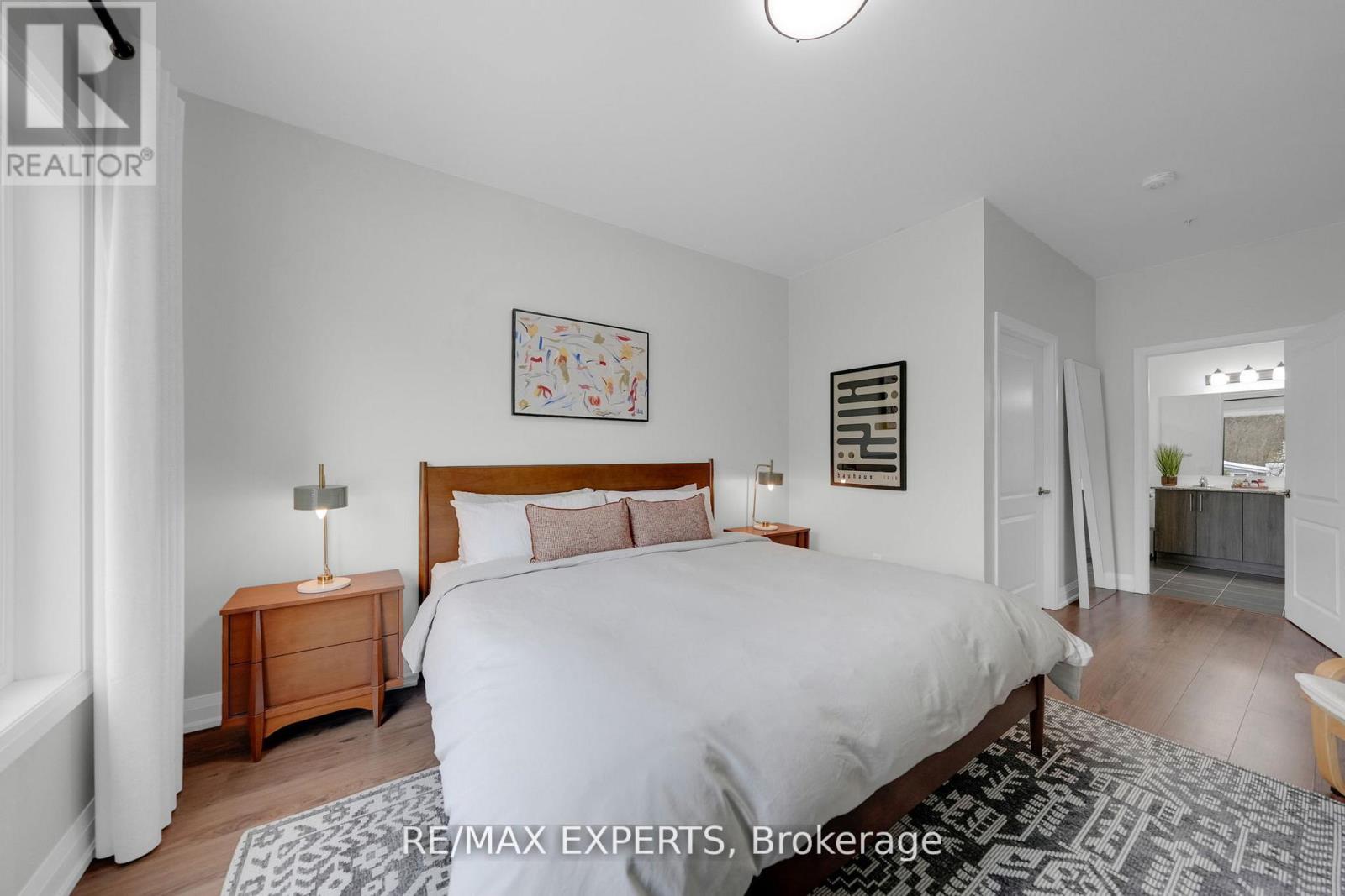 #205 64 QUEEN STREET S - 21