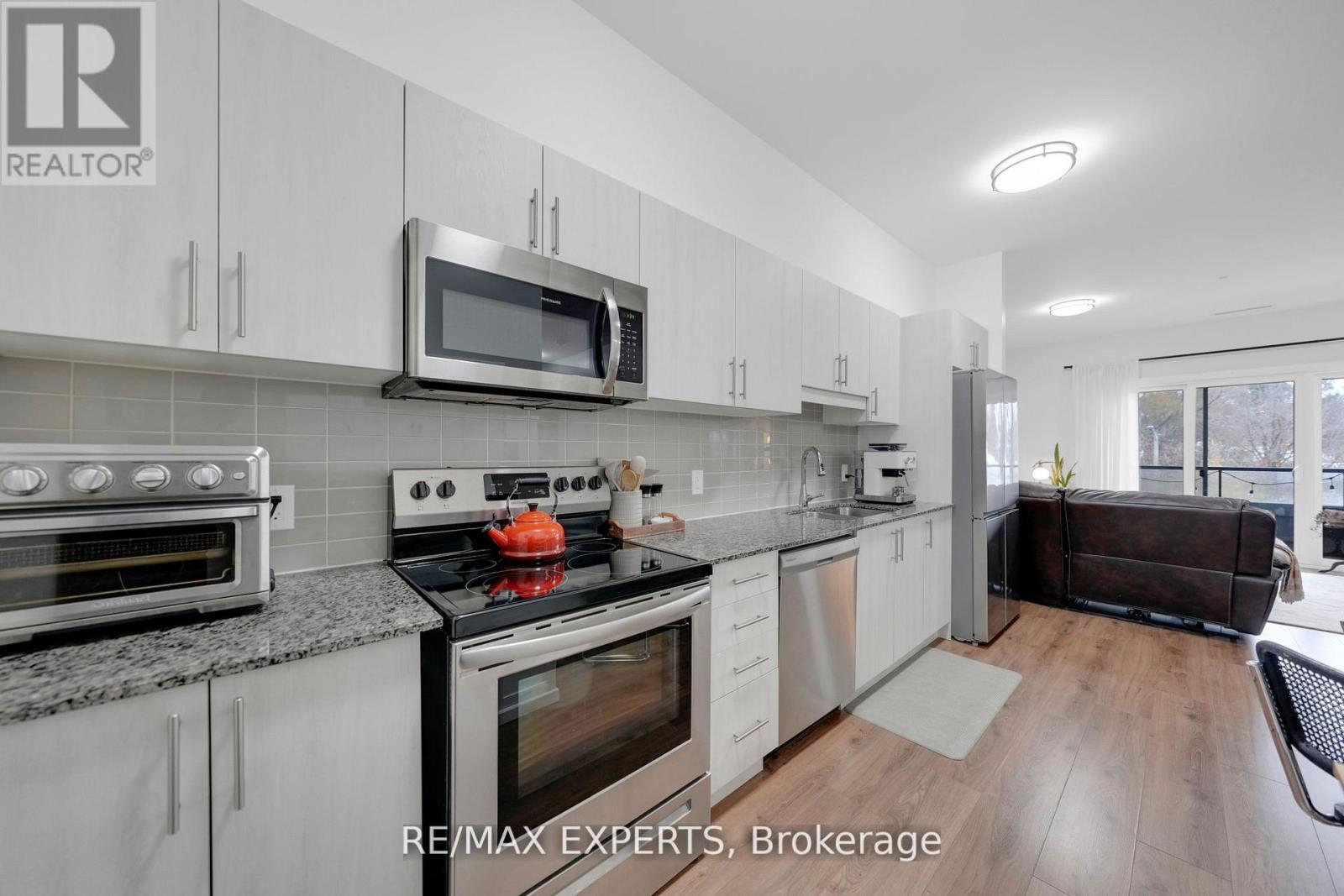 #205 64 QUEEN STREET S - 8