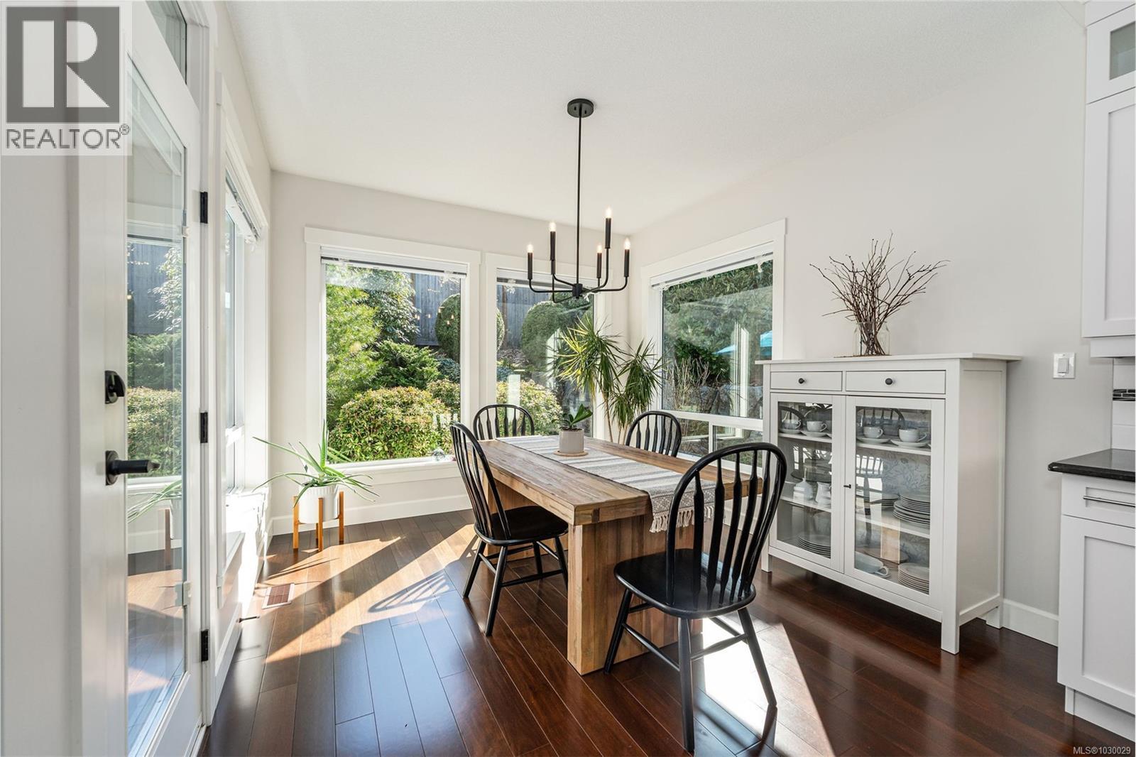 174 SUNNINGDALE RD E - 43