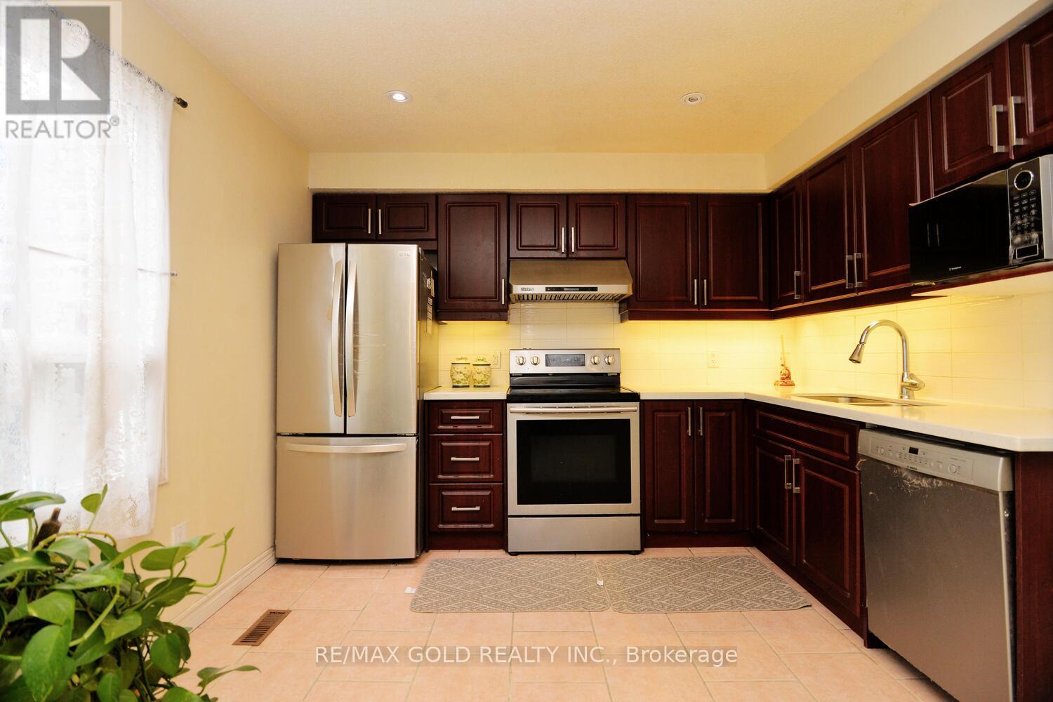 9 RAVENSWOOD DRIVE - 13