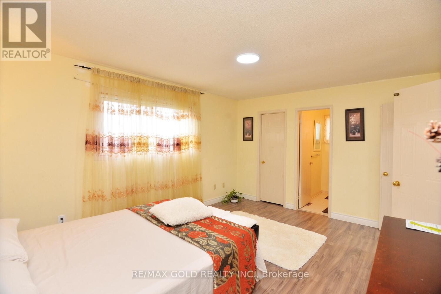 9 RAVENSWOOD DRIVE - 22