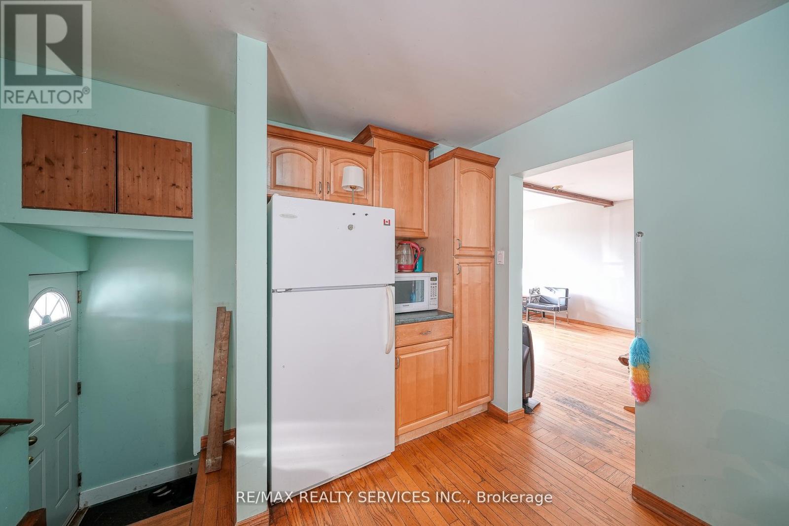 24 NORLAN AVENUE - 14