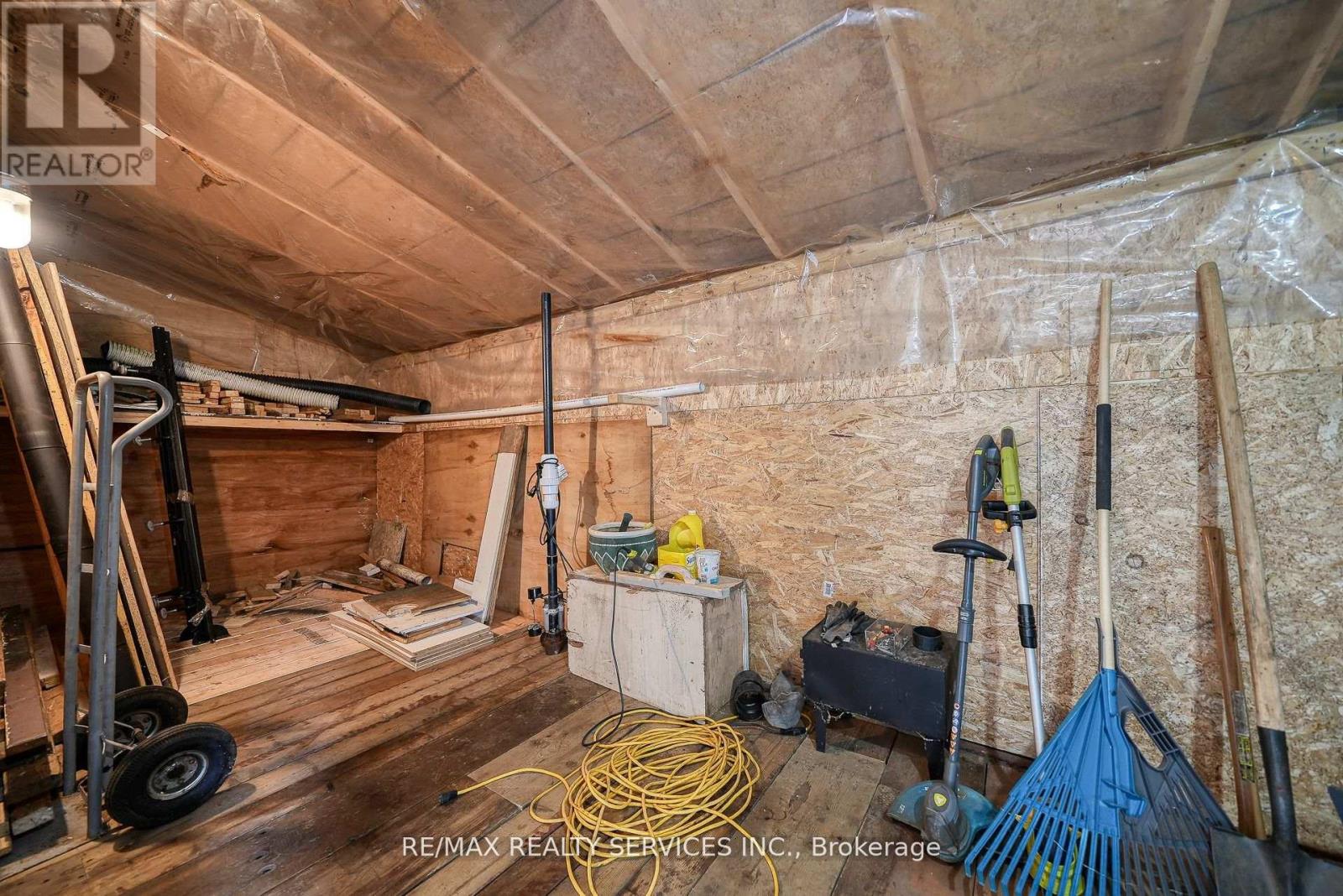 24 NORLAN AVENUE - 29