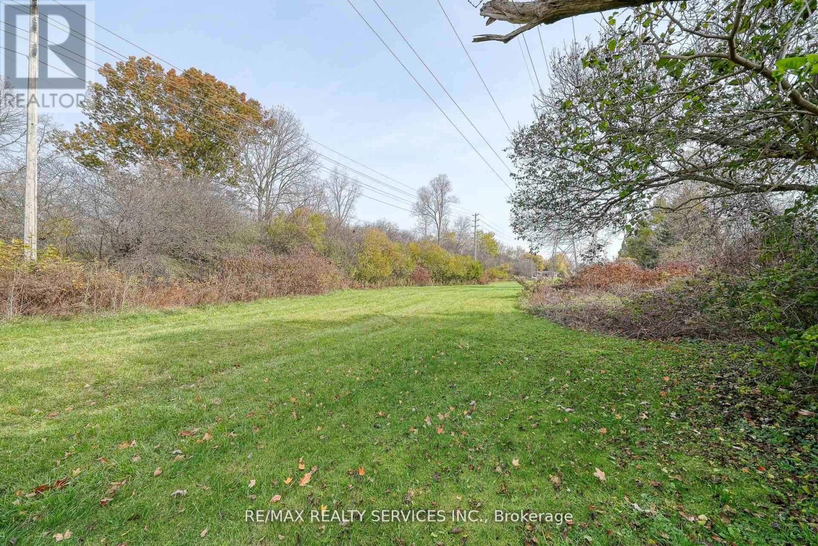 24 NORLAN AVENUE - 33