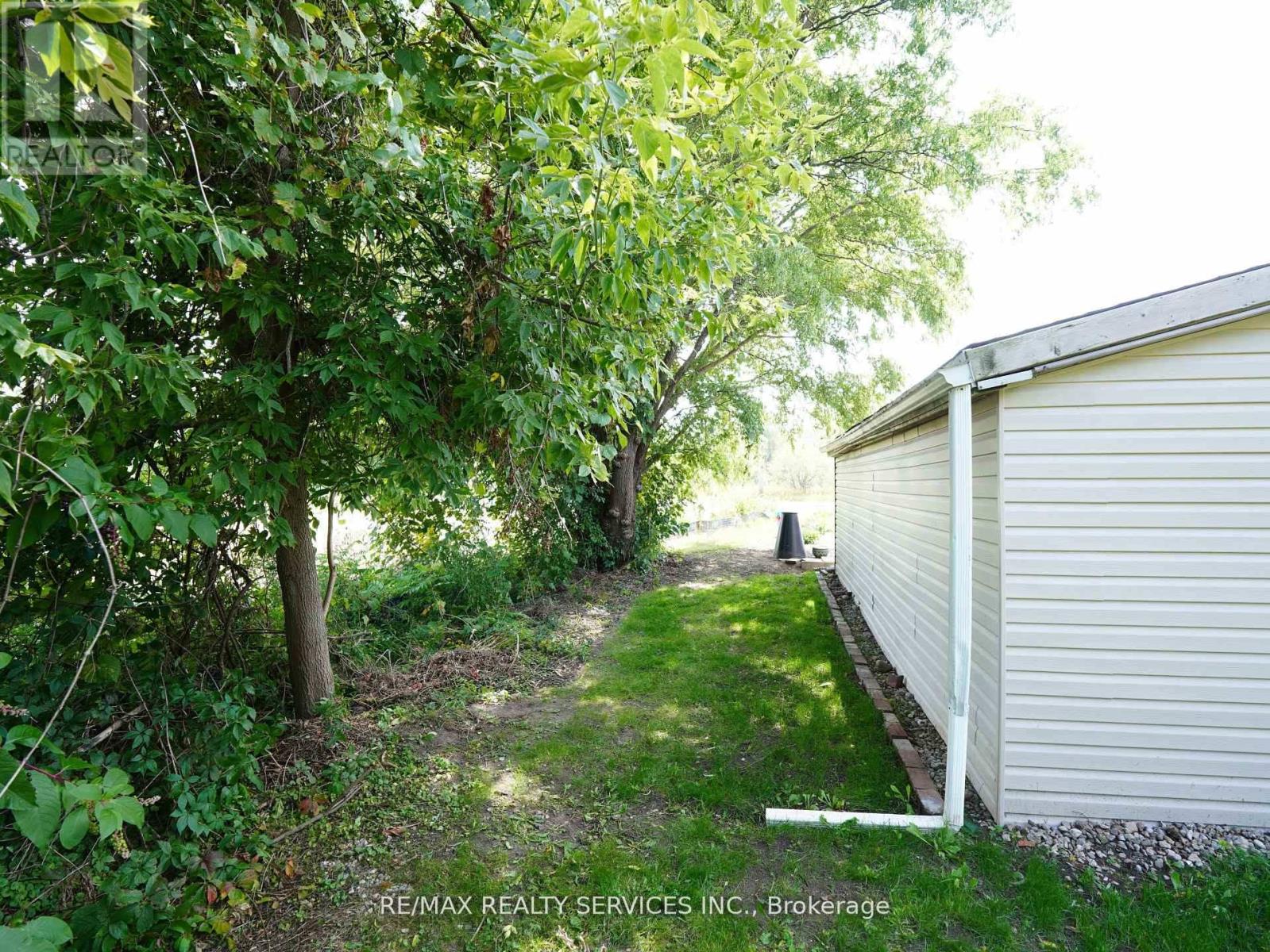 24 NORLAN AVENUE - 40