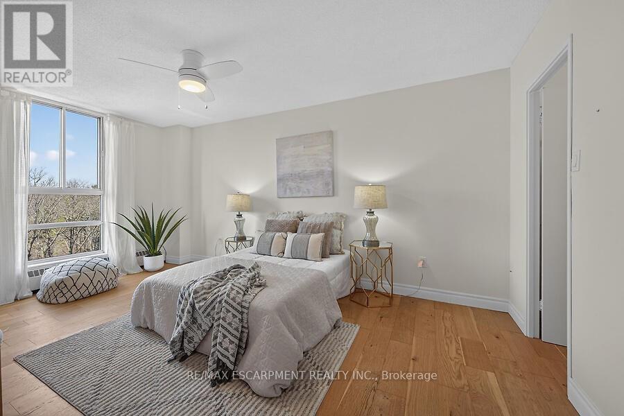 #1105 1964 MAIN STREET W - 16