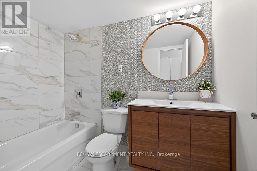 #1105 1964 MAIN STREET W - 22