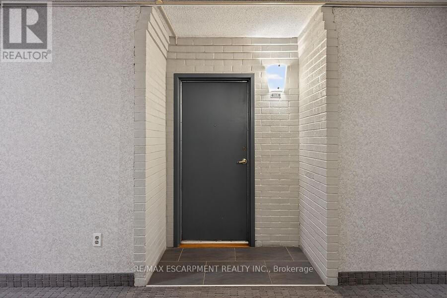 #1105 1964 MAIN STREET W - 28