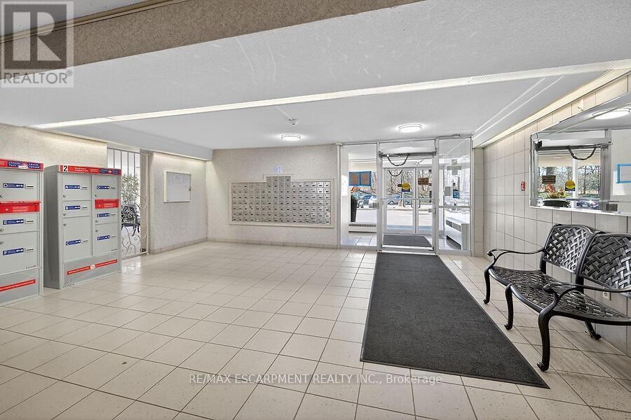 #1105 1964 MAIN STREET W - 30