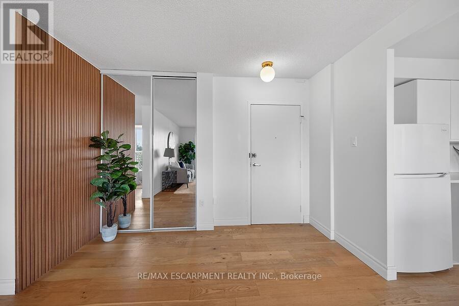 #1105 1964 MAIN STREET W - 5