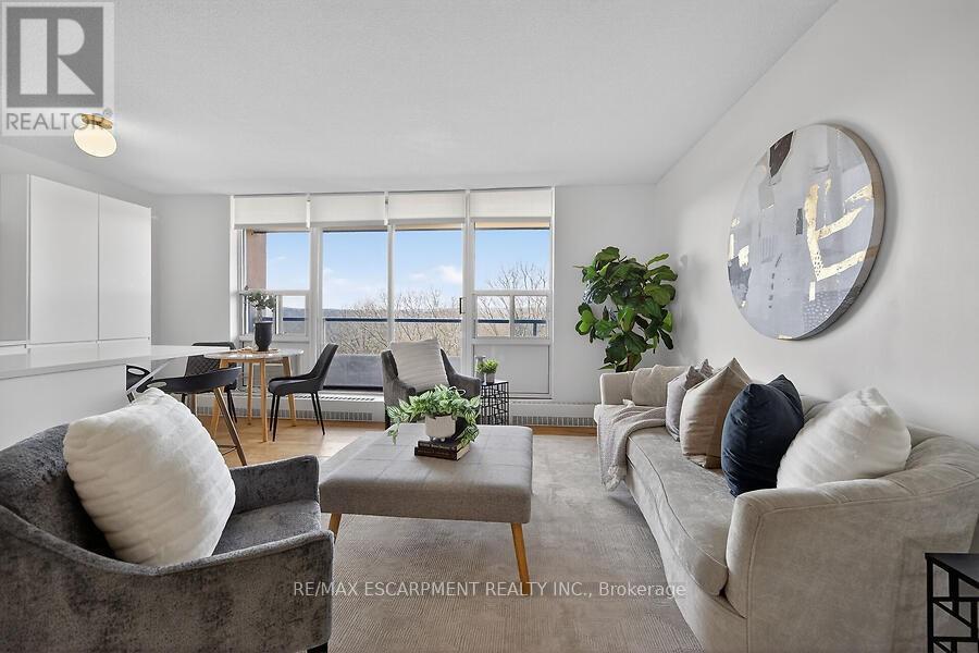 #1105 1964 MAIN STREET W - 6